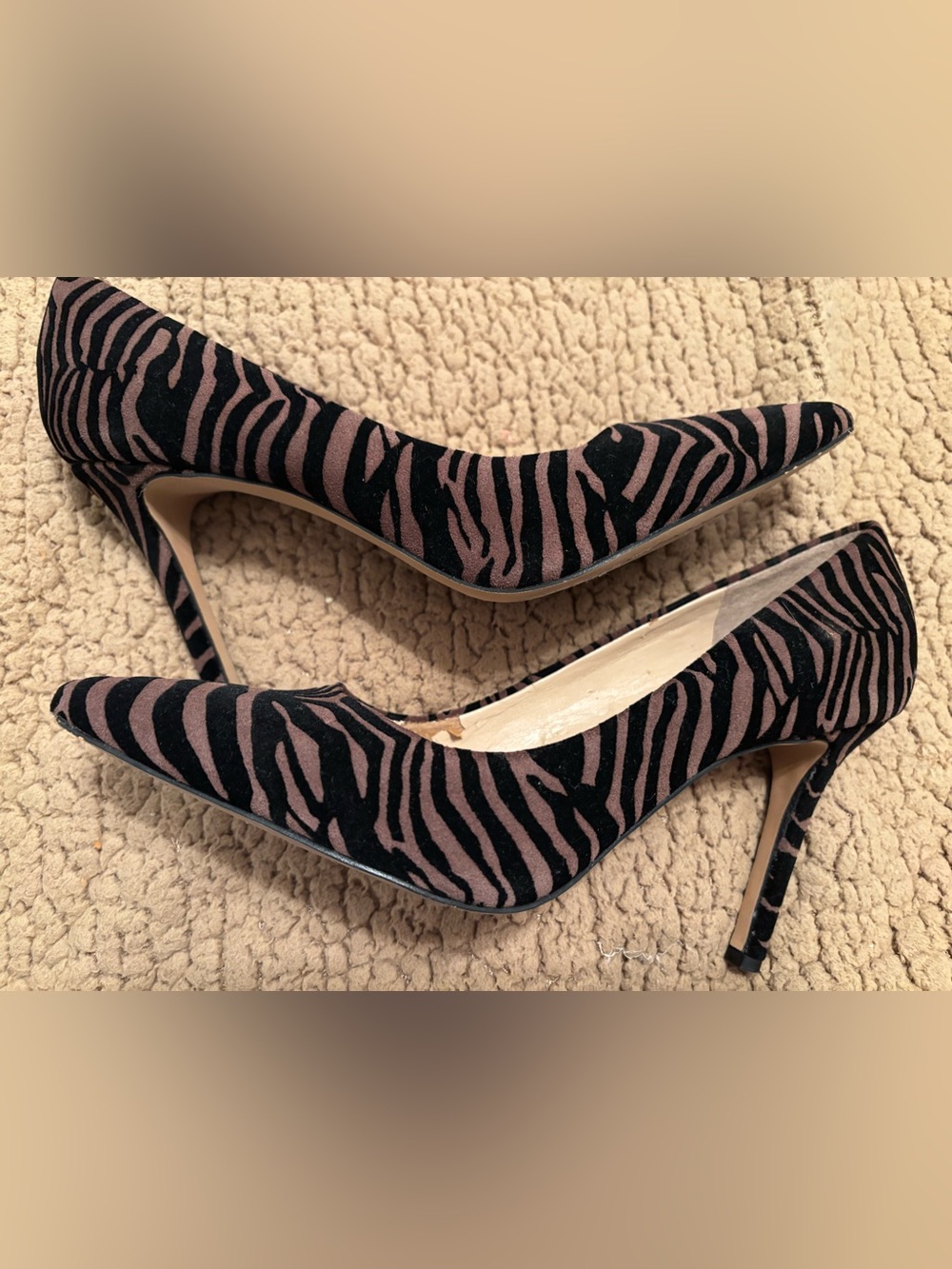 Vince Camuto Savilla textured zebra heels 8.5- read description